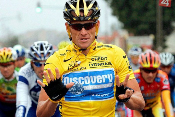 Ilustračný obrázok k článku Tip na knihu: Lance Armstrong, pád cyklistickej legendy