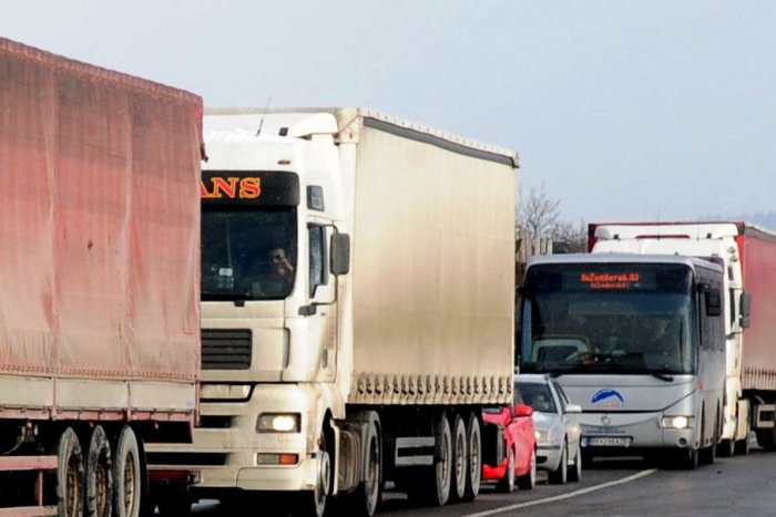 Ilustračný obrázok k článku Radnica nesúhlasí s presmerovaním kamiónov do mesta: Situáciu však musí strpieť