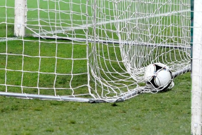 Ilustračný obrázok k článku Krajské derby hrali i zámockí futbalisti: V gólovej prestrelke však neuspeli
