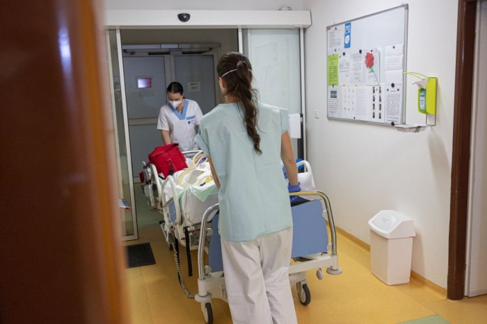 Ilustračný obrázok k článku Nemocnici dochádzajú ventilácie aj lôžka: V novembri eviduje vyše 50 covidových úmrtí