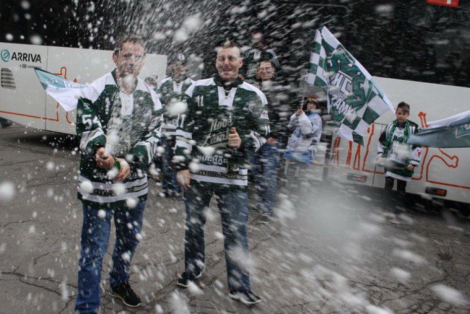 Hokejové oslavy na Hlavnom námestí v Nových Zámkoch